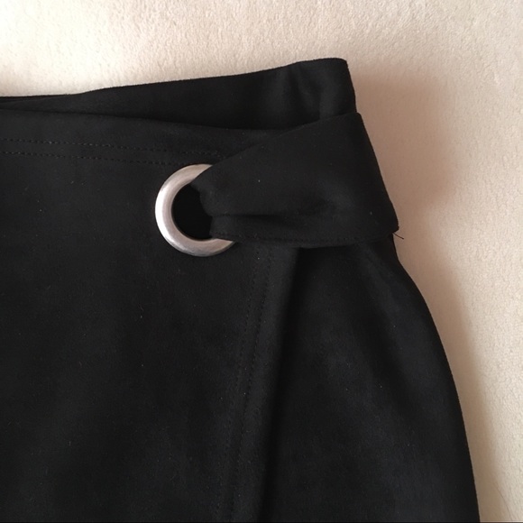 Forever 21 faux suede mini skirt - Picture 2 of 5